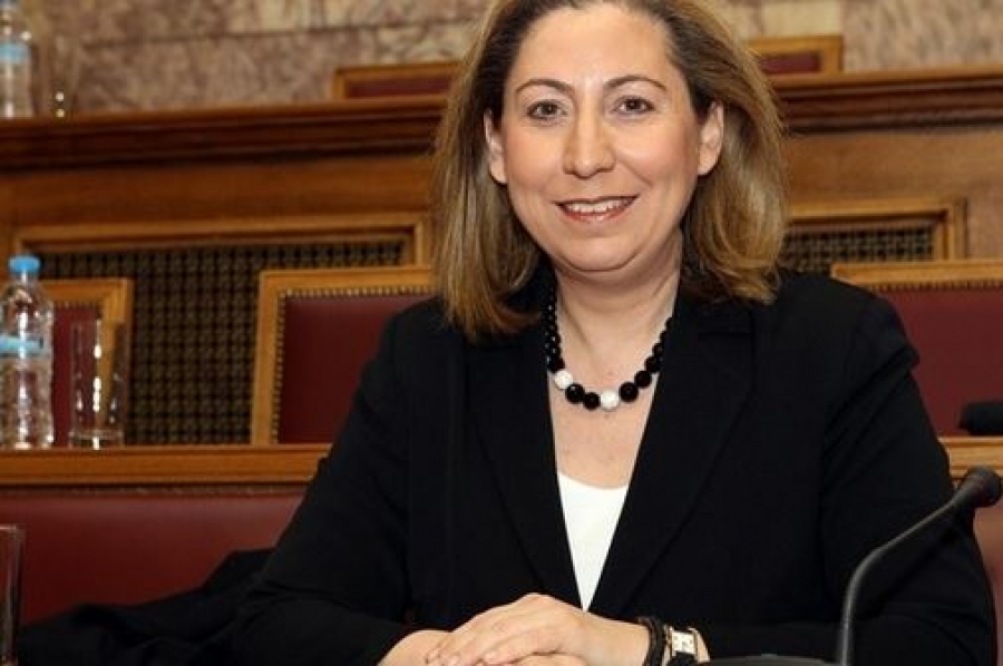 Ξενογιαννακοπούλου: Ο Χατζηδάκης επιδιώκει την ιδιωτικοποίηση υπηρεσιών του δημοσίου – Απαράδεκτη η επιστράτευση ιδιωτών