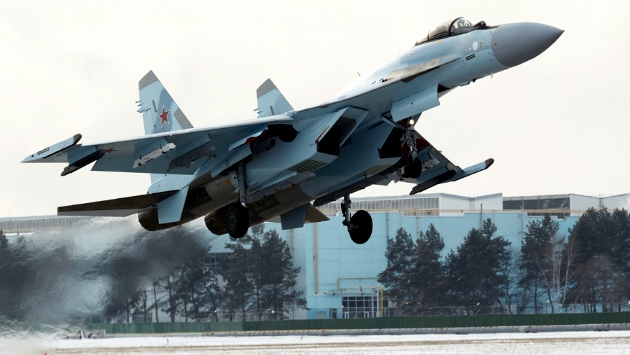 Συγκλoνιστικά πλάνα - Ρώσος πιλότος με ηρωικό ελιγμό έσωσε μαχητικό Su-35 - «Προσγείωση 3 δισ. ρουβλίων» (vid)