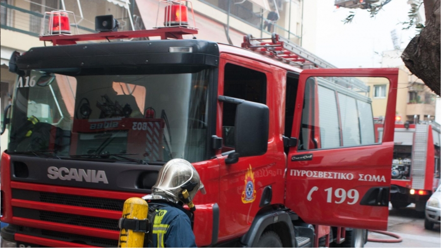 Πυρκαγιά σε κατάστημα στην Αχαρνών - Κλειστή η Αχαρνών και στα δύο ρεύματα
