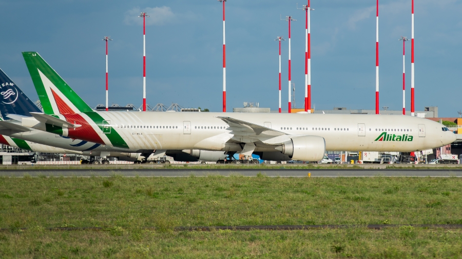 Ιταλία: Χρειάζεται νέο σχέδιο για τη διάσωση της Alitalia, αλλιώς κινδυνεύει η λειτουργία της