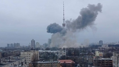 Ουκρανία - Όλεθρος στo Kharkiv: Ο τηλεοπτικός πύργος 240 μέτρων κατέρρευσε σαν τραπουλόχαρτο από ρωσικό χτύπημα ακριβείας (vid)