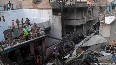 Πακιστάν: Η αεροπορική τραγωδία έφερε αποκαλύψεις - Ένας στους τρεις πιλότους έχει ψεύτικο δίπλωμα