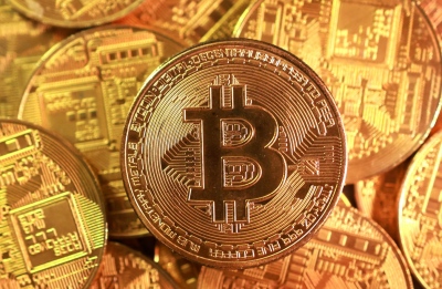 Συνεχίζεται το sell-off στα crypto – Κάτω από το ψυχολογικό  όριο των 80.000 δολ. το Bitcoin