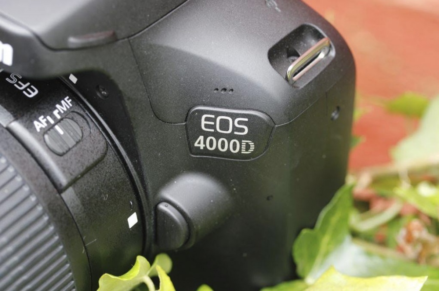 Το Public φέρνει σε αποκλειστικότητα την ολοκαίνουργια φωτογραφική μηχανή DSLR Canon EOS 4000D