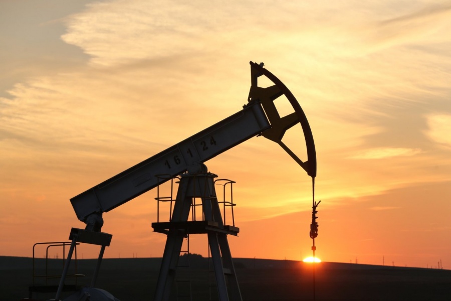 Νέο ράλι για το πετρέλαιο με κέρδη που ξεπέρασαν το 4% για Brent και αμερικανικό αργό