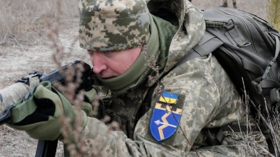 Ο ουκρανικός στρατός μπορεί να χρειαστεί να υποχωρήσει από πόλεις της Λουχάνσκ, δηλώνει ο κυβερνήτης της επαρχίας