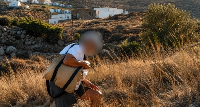 Ηδονοβλεψίας γιατρός φωτογράφιζε κρυφά γυναίκες σε παραλία γυμνιστών - Βρέθηκαν 113 γυμνές φωτογραφίες στο κινητό του