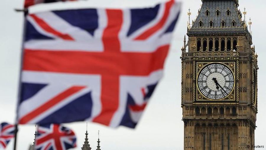 Ο πρώην ηγέτης των Τόρις συγκρατεί τους «αμφισβητίες» του Johnson να εστιάσουν τη προσοχή τους στη στήριξη των Βρετανών