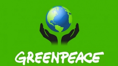 Ακτιβιστές της Greenpeace διαμαρτύρονται για τις εισαγωγές ρωσικού πετρελαίου στην Ευρωπαϊκή Ένωση