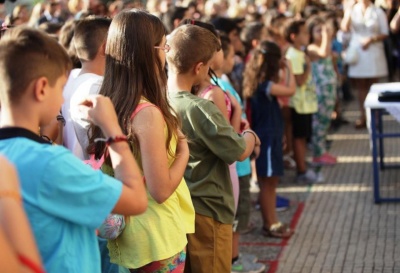 Έναρξη σχολικής χρονιάς για 1,5 εκατομμύρια μαθητές – Στο Γαλάτσι ο Μητσοτάκης