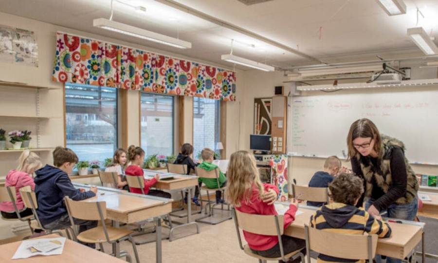 Αποκαλυπτική μελέτη του Karolinska University: Τα παιδιά στη Σουηδία δεν αντιμετώπισαν μαθησιακά προβλήματα, επειδή δεν επιβλήθηκε lockdown
