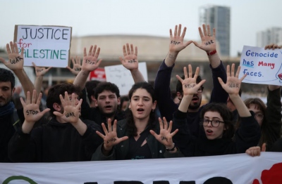 Ισραήλ – Άγρια καταστολή της Αστυνομίας σε αντιπολεμική διαδήλωση στο Tel Aviv