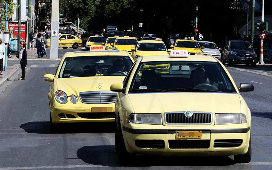 Αντιδρούν οι αυτοκινητιστές ταξί στη συνέχιση του μέτρου για μεταφορά ενός μόνο επιβάτη