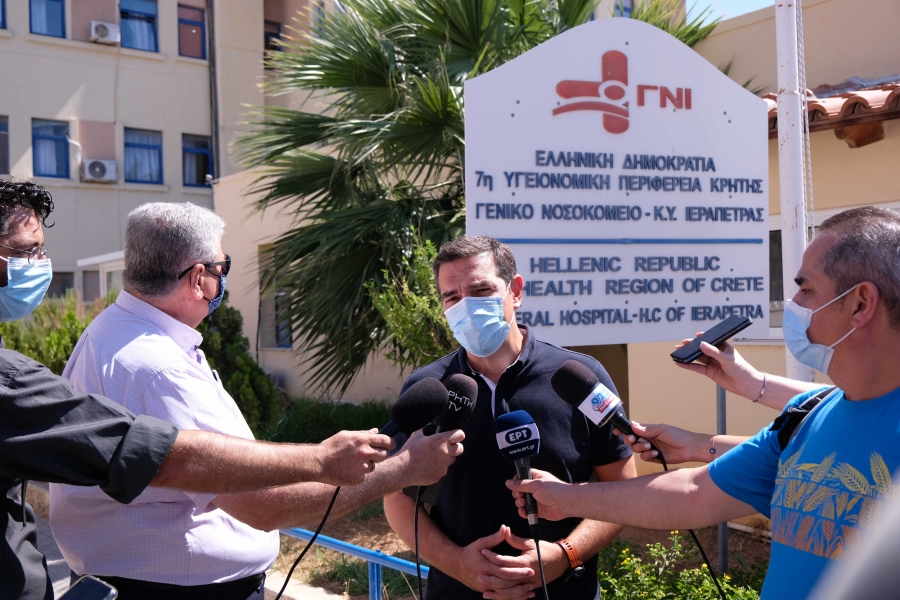 Στην Κρήτη ο Τσίπρας: Μην τολμήσει ο Μητσοτάκης να προχωρήσει σε συγχωνεύσεις νοσοκομείων