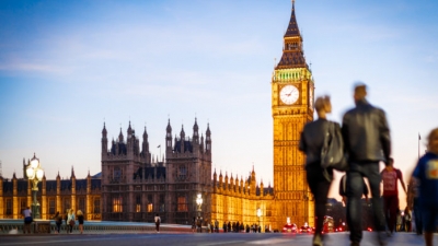 Η αδύναμη οικονομία του Ηνωμένου Βασιλείου απειλεί την τουριστική βιομηχανία