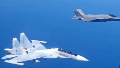 Παίζουν με τη φωτιά οι ΗΠΑ στη Συρία: Αμερικανικό F -   35 πλησίασε και πάλι επικίνδυνα ρωσικό Su - 35