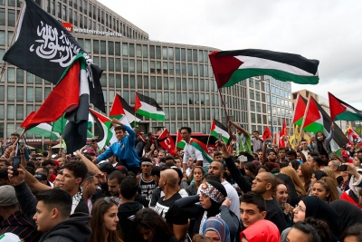Διαδηλώσεις για Παλαιστίνη και Ισραήλ στη Γερμανία – Άγνωστοι ζωγράφισαν το Άστρο του Δαυίδ σε σπίτια στο Βερολίνο
