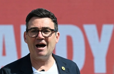 Πολιτικός σεισμός στη Βρετανία - Ο «κόκκινος» Burnham οδεύει στη Downing Street – Μάχη επιβίωσης απέναντι στον Farage