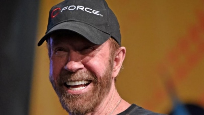 Παγκόσμιο σοκ: Ο Τσακ Νόρις εισήχθη εσπευσμένα σε νοσοκομείο της Χαβάης