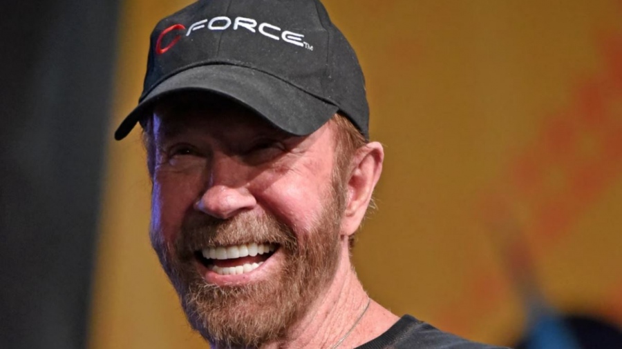 Παγκόσμιο σοκ: Ο Τσακ Νόρις εισήχθη εσπευσμένα σε νοσοκομείο της Χαβάης