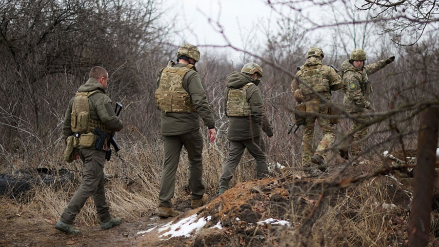 Παράθυρο αποκλιμάκωσης της έντασης - Αποχώρηση ρωσικών στρατευμάτων από τα σύνορα με Ουκρανία