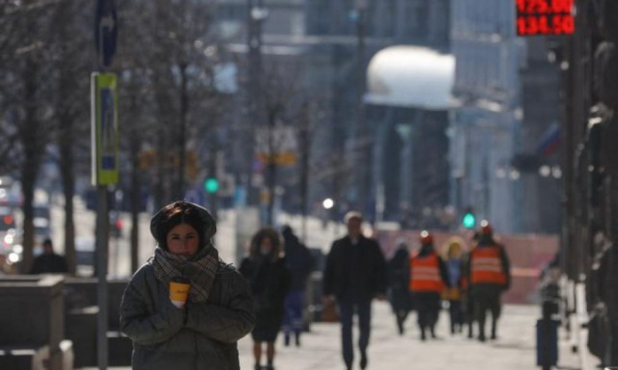 Δημοσκόπηση: Οι μισοί Ρώσοι δεν αναμένουν επιδείνωση της ποιότητας ζωής εξαιτίας της φυγής ξένων εταιρειών