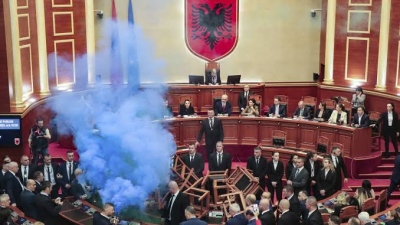Από τις διαδηλώσεις ...κλοτσοπατινάδες στη Βουλή: Η Αλβανία βυθίζεται σε πολιτική κρίση. Μέχρι πότε θα αντέχει ο Rama;