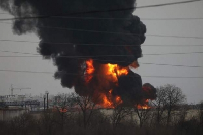 BBC: Μαίνεται η πυρκαγιά στις δεξαμενές καυσίμων στη ρωσική πόλη Μπελγκορόντ - Δεν αρνούνται την επίθεση οι Ουκρανοί