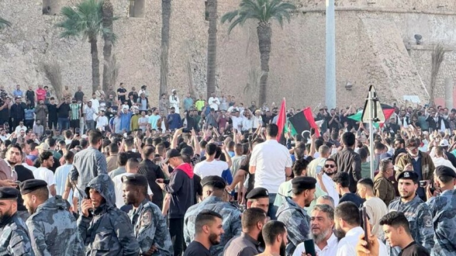 Μία δολοφονία βυθίζει τη Λιβύη και πάλι στο χάος – Παραιτήσεις υπουργών, διαδηλώσεις και τεράστια απειλή για την Τουρκία