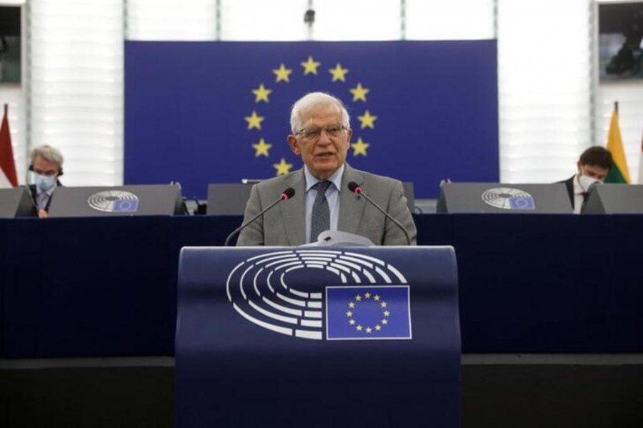 Borrell (ΕΕ): Εξετάζονται κυρώσεις για τους διακινητές μεταναστών από τη Λευκορωσία
