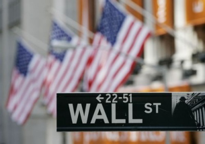 Πιέσεις στη Wall Street μετά τα στοιχεία για τον πληθωρισμό ΗΠΑ - Στο -0,4% ο Dow