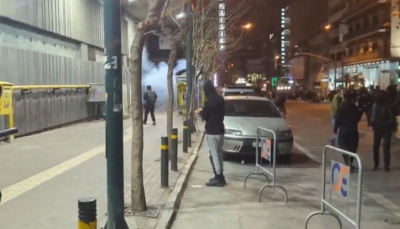 Διαδηλώσεις για Τέμπη - Ένταση με πέτρες και χημικά στο Μεταξουργείο