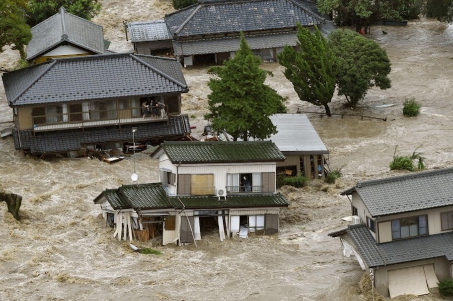 Βιβλική η καταστροφή στην Ιαπωνία από τις πλημμύρες - 81 άνθρωποι πέθαναν και 50 αγνοούνται