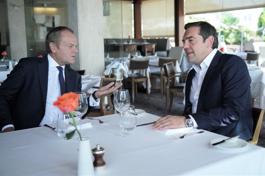 Γεύμα Tusk - Τσίπρα στην Αθήνα -  Brexit, προσφυγική κρίση και τουρκικές προκλήσεις στο επίκεντρο