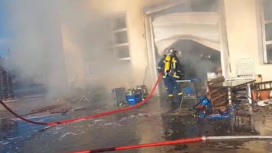 Συναγερμός στην Πυροσβεστική - Φωτιά σε σούπερ μάρκετ στη Μυτιλήνη - Νεκρή μια 65χρονη