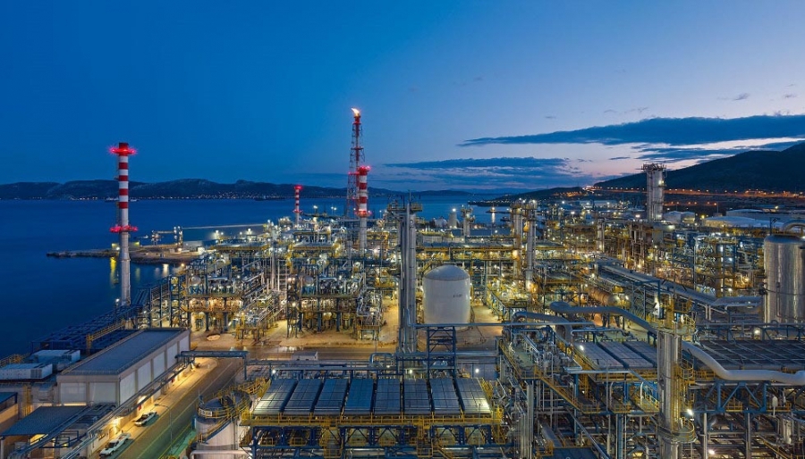 Γιατί εκτιμούν σαν υπερβολή την «έκτακτη εισφορά αλληλεγγύης» 33% στα κέρδη τα διυλιστήρια