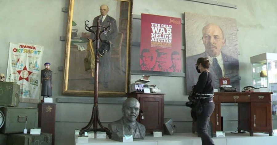 Γκάτζετ κατασκόπων της KGB βγαίνουν σε πλειστηριασμό