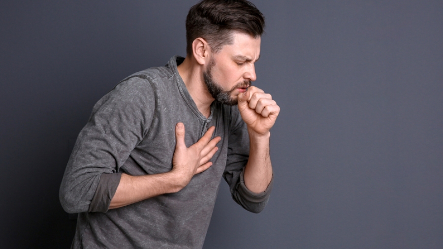 Χρόνιος βήχας: Πού οφείλεται και πώς αντιμετωπίζεται