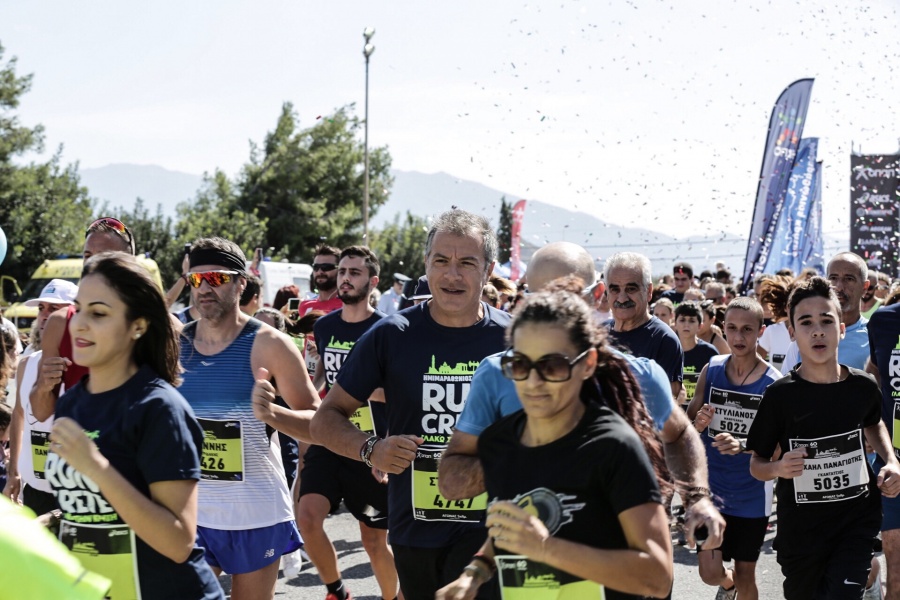 Στον Ημιμαραθώνιο Κρήτης ο Θεοδωράκης: Στην πολιτική τρέχουμε συνεχώς μαραθωνίους