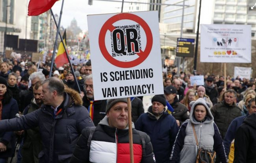 Χιλιάδες διαδηλωτές υπέρ της ελευθερίας και κατά της υποχρεωτικότητας των εμβολιασμών σε Βέλγιο, Γαλλία και Ελλάδα