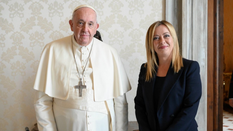 Ιταλία: Η Giorgia Meloni κι ο Πάπας Φραγκίσκος τοποθετούνται κατά της παρένθετης μητρότητας