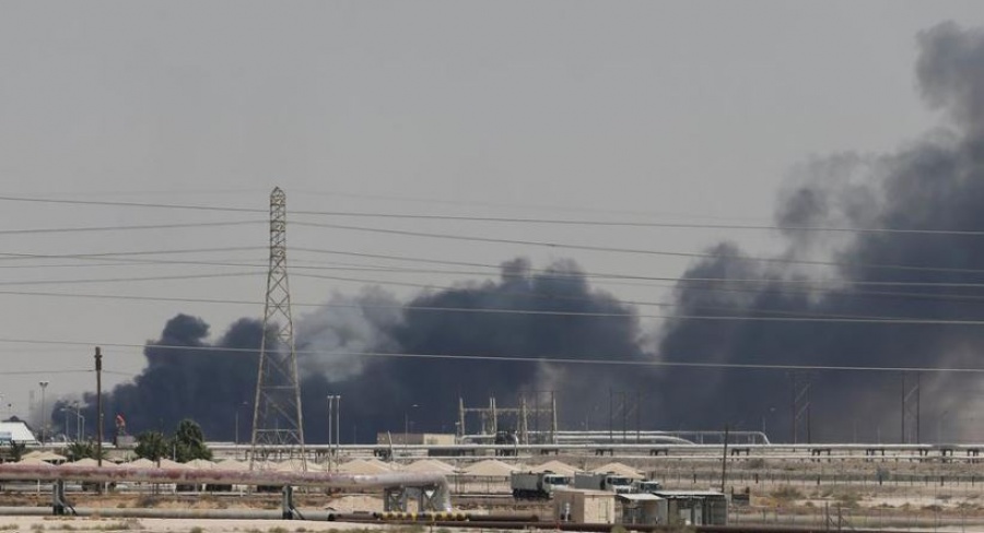 Η Σ. Αραβία μειώνει κατά 50% την παραγωγή πετρελαίου, μετά την επίθεση κατά της Aramco