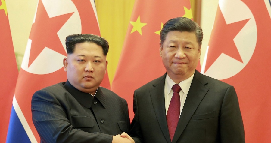 Στην Κίνα o Kim Jong Un – Ενημερώνει τον Xi Jinping για τη συνάντηση με Trump