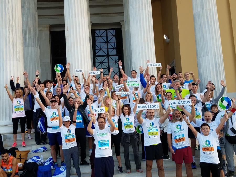 Εθελοντές μαραθωνοδρόμοι του Ομίλου ΟΤΕ διένυσαν τα 42χλμ μαζί με αθλητές με αμαξίδιο του MDA Ελλάς