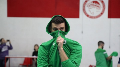 Βόλεϊ, Ολυμπιακός-Παναθηναϊκός: «Βροχή» από μολότοφ και δακρυγόνα πριν την έναρξη