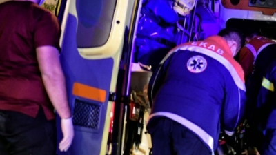 Μία 30χρονη έπεσε στο κενό από μπαλκόνι πολυκατοικίας – Μεταφέρθηκε εσπευσμένα στο νοσοκομείο