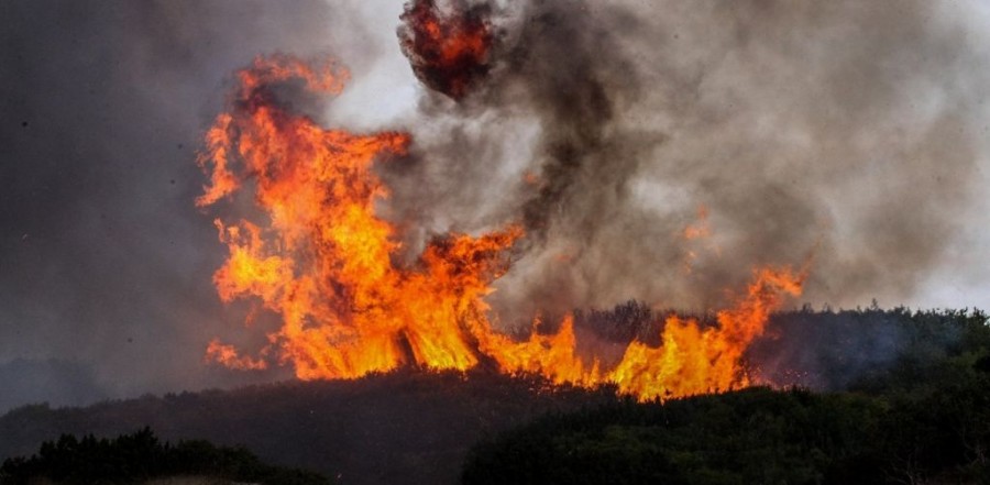 Μεγάλη πυρκαγιά σε δασική έκταση στον Άγιο Στέφανο Κέρκυρας