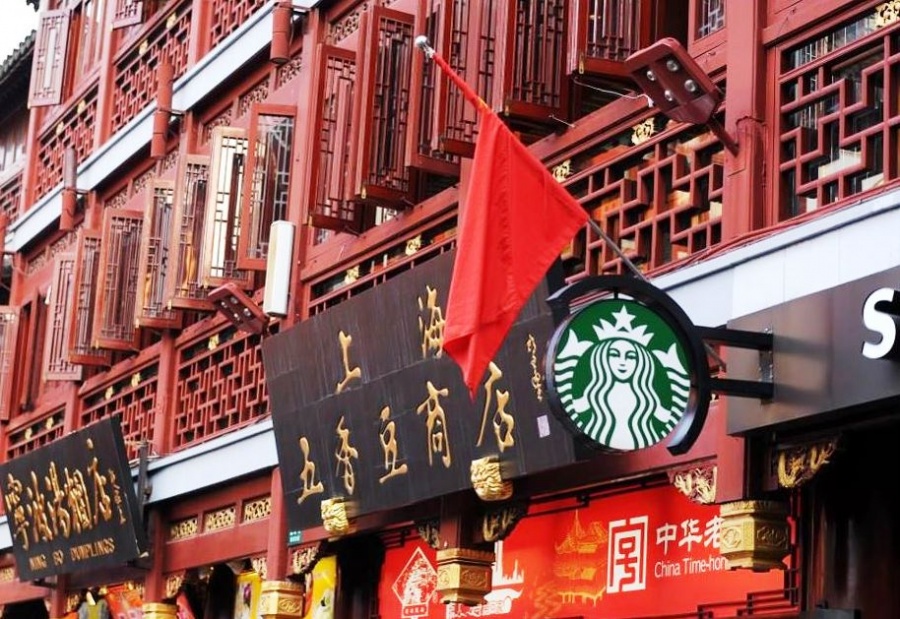 Η Starbucks επαναλειτουργεί τα περισσότερα καταστήματα της στην Κίνα