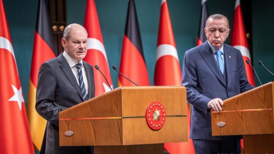 Ο Erdogan κούνησε τον δάχτυλο στον Scholz: Τηρείστε ουδέτερη στάση στο ελληνοτουρκικό