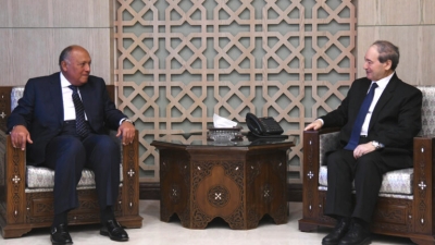 Στην Αίγυπτο ο Σύρος υπουργός Εξωτερικών μετά από 12 χρόνια προς αποκατάσταση διπλωματικών σχέσεων